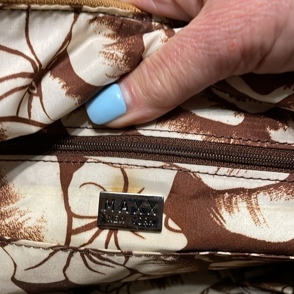 Maxx New York Shoulder Bag - Picture 10 of 11